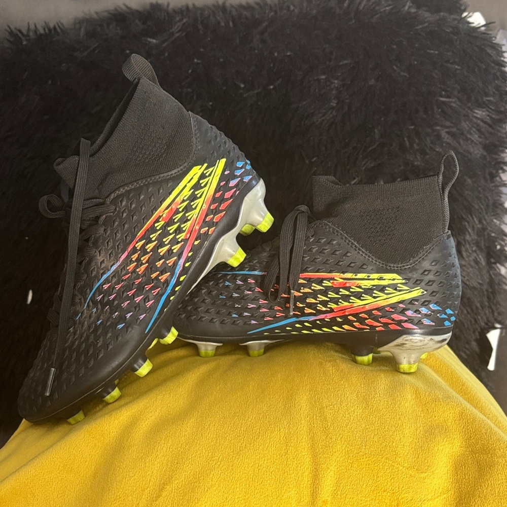 ❤️Black Soccer Cleats with Multicolor Accents